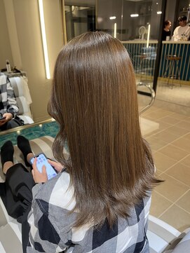 リーファ(reefur) ロング・レイヤー斜めバング小顔愛され寒色ベージュカラー