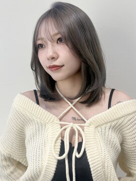 ビューシンサイバシ(VIEW SHINSAIBASHI) くすみ感が絶妙！艶めく大人シルバーカラー10代20代30代