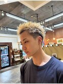 スパイキーショート刈り上げショート抜きっぱなしブロンド
