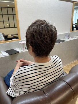 インビテーション(invitation) 癖毛活かしショートスタイル