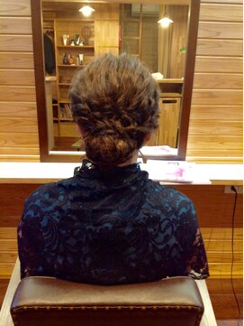 キキ(KiKi) ルーズなまとめ髪