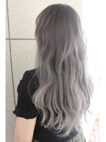 ジウ 上通り(JIU)&nbsp;30代40代50代大人かわいいゆるふわロング◎シルバーグレージュ