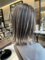 トルネード(TORNADO)&nbsp;外国人風ハイライトバレイヤージュ白髪ぼかし グレージュ