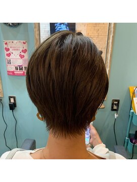 ヘアリゾート アウリィ(hair resort aulii) 前下がりショートボブ