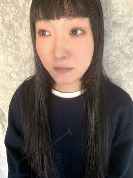 ビオトープ(biotop) 黒髪ロング × 直線バング