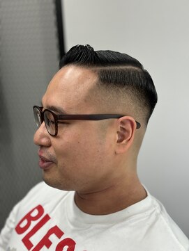 ヘアーラボ 樟葉(Hair Labo) サイドパート スキンフェード 南楠葉