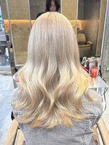 サンク 原宿 表参道(cinq) ★ミディアムレイヤーカット長めボブミルクティーベージュカラー