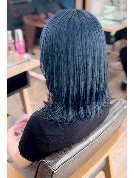 ネオリーブ クーロ(Neolive curro) ハッシュレイヤー×ハイトーンネイビー デザインカラー/ブリーチ