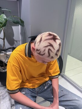 ヴァイス 新宿店(VAICE) 坊主アート