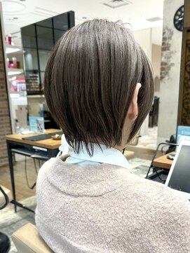 アフロート ルヴア(AFLOAT RUVUA) 「岩田莉奈」地毛風縮毛矯正 ひし形ショートボブ 白髪染め 新宿