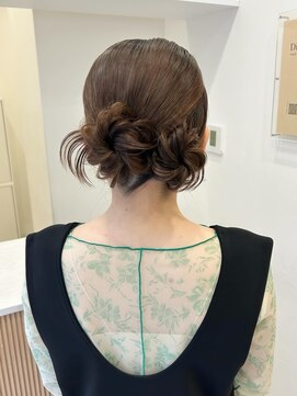 ディティカレスト(Dityca rst) ツインシニヨン