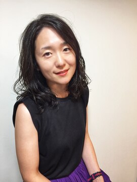 ランプ ヘアルーム(Lamp Hair Room) 長めバングのセクシーカール