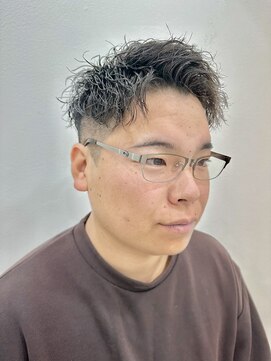 ロミーオム 本厚木(ROMMY. Homme) 刈り上げツイスト無造作パーマアップバングビジネスメンズヘア