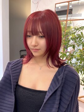 シェルハ(SHELHA) ウルフカット レイヤーボブ 赤髪 ボルドーブリーチ 赤紫 派手髪