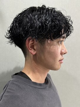 フゥ 宇都宮(FeU) 波巻きスパイラルパーマシャドウパーマメンズ刈り上げ緩め30代