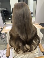 リジー(Litzy) ”ブリーチなし透明感カラー×TOKIOインカラミトリートメント”