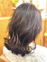 ララテラス(LaLa Terrace)&nbsp;ナチュラルベージュ×ゆるふわ外ハネミディ