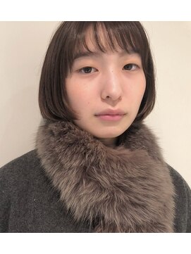 メグリ(meguri) ショートヘアボブことりベージュ毛先パーマウォーターフール黒髪