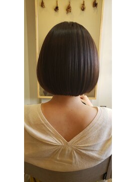 リト(Lit) (大人かわいい】切りっぱなしボブ　ぱつっとボブ　小顔ボブ