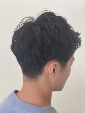 シン(SHIN) ランダムパーマで束感ショート