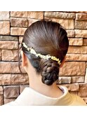 10代20代30代シンプル編み込みシニヨン金箔ヘアアレンジ