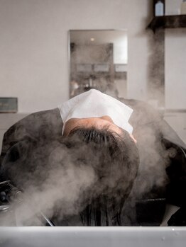 ジェニック(_genic)の写真/【至福のリラックス体験】フルフラットのYUMEシャンプー台で夢見心地♪頭皮から健康でカッコイイ髪へ!