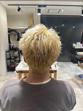 ヘアドクターベガ(hair Dr.VEGA) 抜きっぱなしブロンドスパイキーショート
