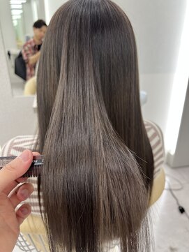 ブリーチリタッチとオンカラーで可愛いグレージュ