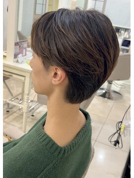 ベルバイグレイス(BELLE by grace) センターパート×フェザーパーマ