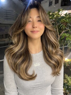 ヌエン 渋谷(NU/EN) バタフライレイヤー /バレイヤージュハイライト/ブロンド