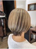 大人ショート×白髪ぼかしハイライト