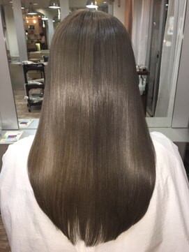 プラグ(Plug) サラサラストレートロング