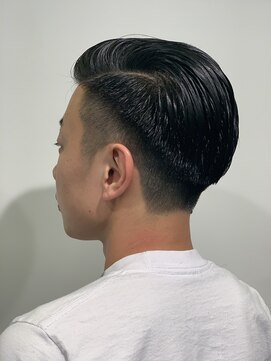 イイナヘアガレージ(117) 【117hairgarage】スキンフェード_メンズスタイル