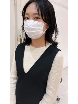 ヘアデザイン ソラ(Sola) ミディアムレイヤー韓国風スタイリング×センターパート