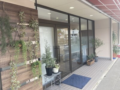 駐車場5台有り☆車でのご来店可能です☆