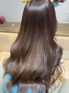 ラビスモア(Lovis moa) ホワイトグレージュ／ミニウルフ/髪質改善／チェリーブラウン