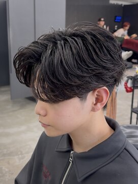 エデアンホンテン メンズサロン(EDEAN 本店 （旧：EDEAN 上通）) フェザーパーマ  熊本センターパート 刈り上げ スパイラル