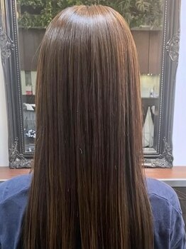 コークハットヘアーズ(Coke Hat Hairs)の写真/【髪質改善トリートメント】×【酸性ストレート】で叶える、ワンランク上のダメージレスストレート。