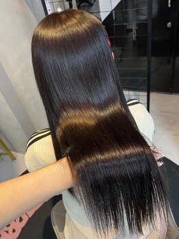 シャルム バイ アローズ 久留米店(CHARM BY AROSE)の写真/髪の傷みを最小限に抑えた施術で嬉しい♪ダメージレスで、ナチュラルなうるツヤストレートが叶う!