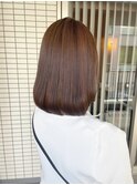 オリーブベージュ×ボブスタイル
