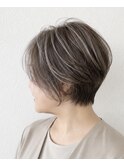 ショートレイヤー　白髪活かし　白髪ボカシハイライト