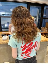 ナヌーク シブヤ(nanuk shibuya)&nbsp;根本からしっかりカール感をスパイラルパーマ