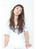 濡れ感のある立体ウェーブロング