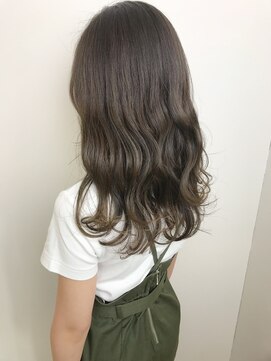 ヘアー アトリエ アンジー(Hair Atelier Angee) 透け感カーキグレージュ