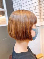 クラン(CLAN)&nbsp;ショートボブツヤ感ハイトーンブラウンカラー　大人ボブスタイル
