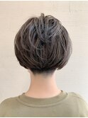 刈り上げショートスタイル　アッシュグレーカラー