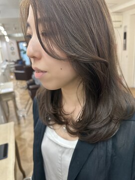インビテーション(invitation) ラベンダーアッシュ・セミディ・レイヤーカット