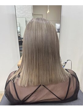 ウェルブ(Welb.) 切りっぱなし×グレージュ