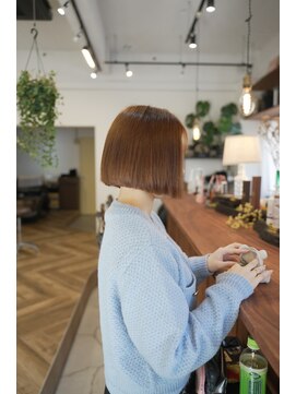 ルート(root) 切りっぱなしボブ 平行 ベージュ ブラウン 透明感カラー