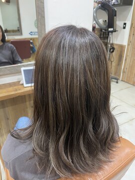 ノーム 横浜(NORM) 白髪ぼかしハイライト